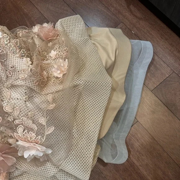 Elegant Floral Embellished Dress - Picture 13 of 14